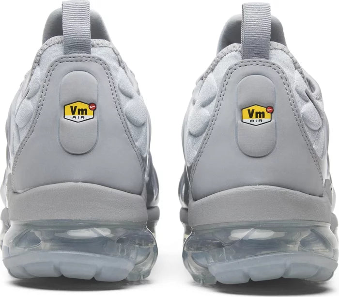 Grey and white vapormax plus best sale